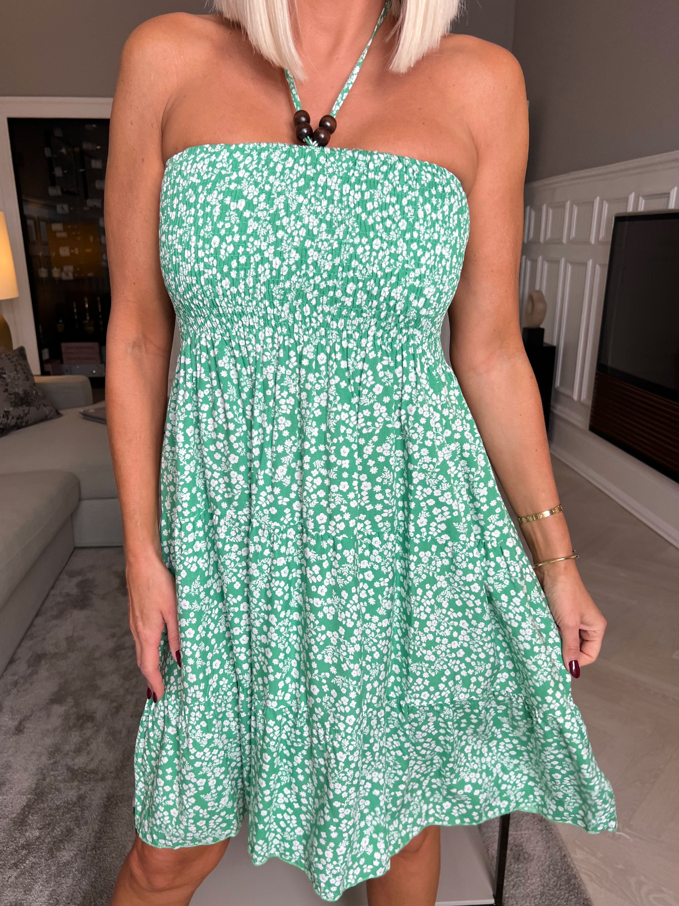 Aria Flower - Kort kjole med smock i småt blomsterprint